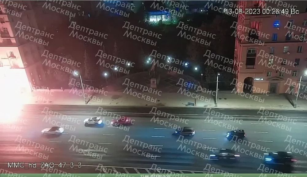 � ������ ������ �� ����������� ��������� BMW M8 �� ���������� � ����������� � ��������� � �����