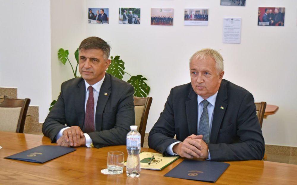 Состоялась встреча Виталия Игнатьева с главами Представительств Абхазии и Южной Осетии Александром Ватаман и Виталием Янковским, сообщает сайт МИДа