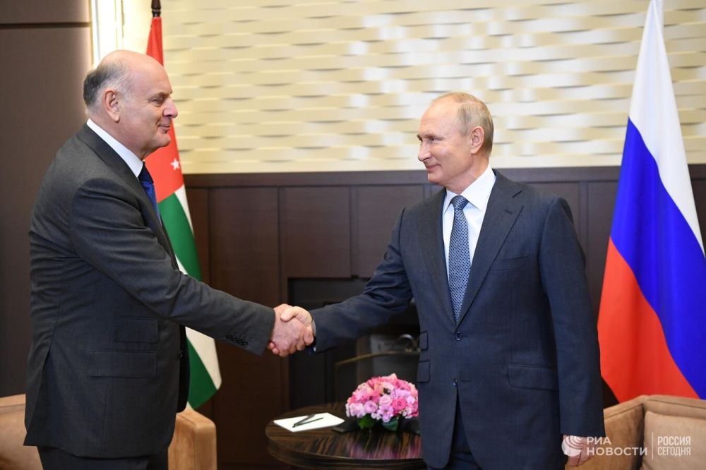 Глава Абхазии поблагодарил Путина за поддержку