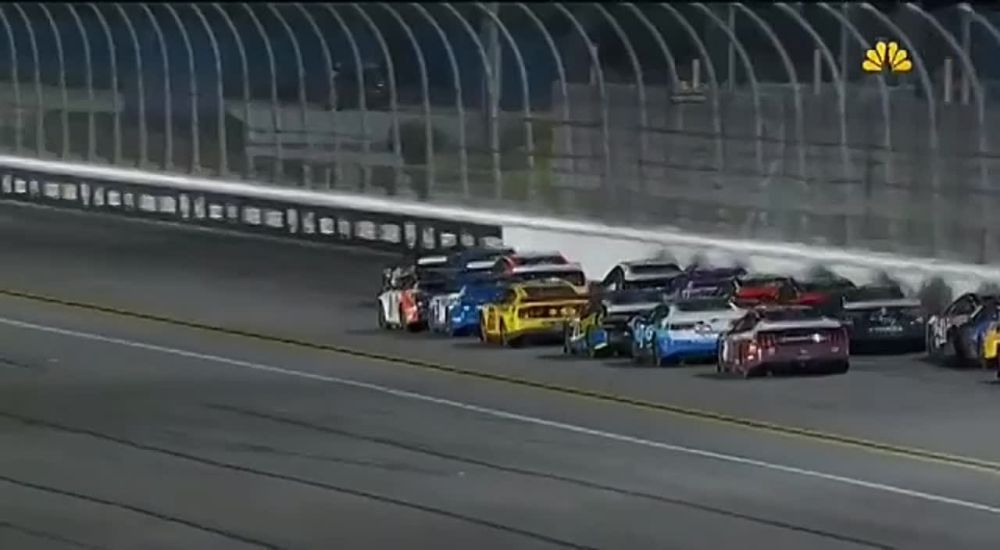 ������������ 10 ��� �� �������� � 200 ��/� � �����: ���������� ������ NASCAR ������ ����� �� ����� ����� � ������� ���������� � ������, ������� � ������ � ���������