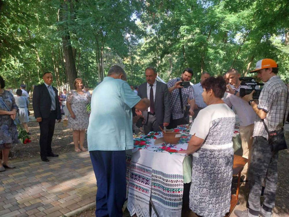 Председатель Верховного Совета Александр Коршунов и депутат по избирательному округу №12 «Каменский» Валерий Бабчинецкий принимают участие в праздновании 415-летия Каменки, сообщает пресс-служба ВС ПМР