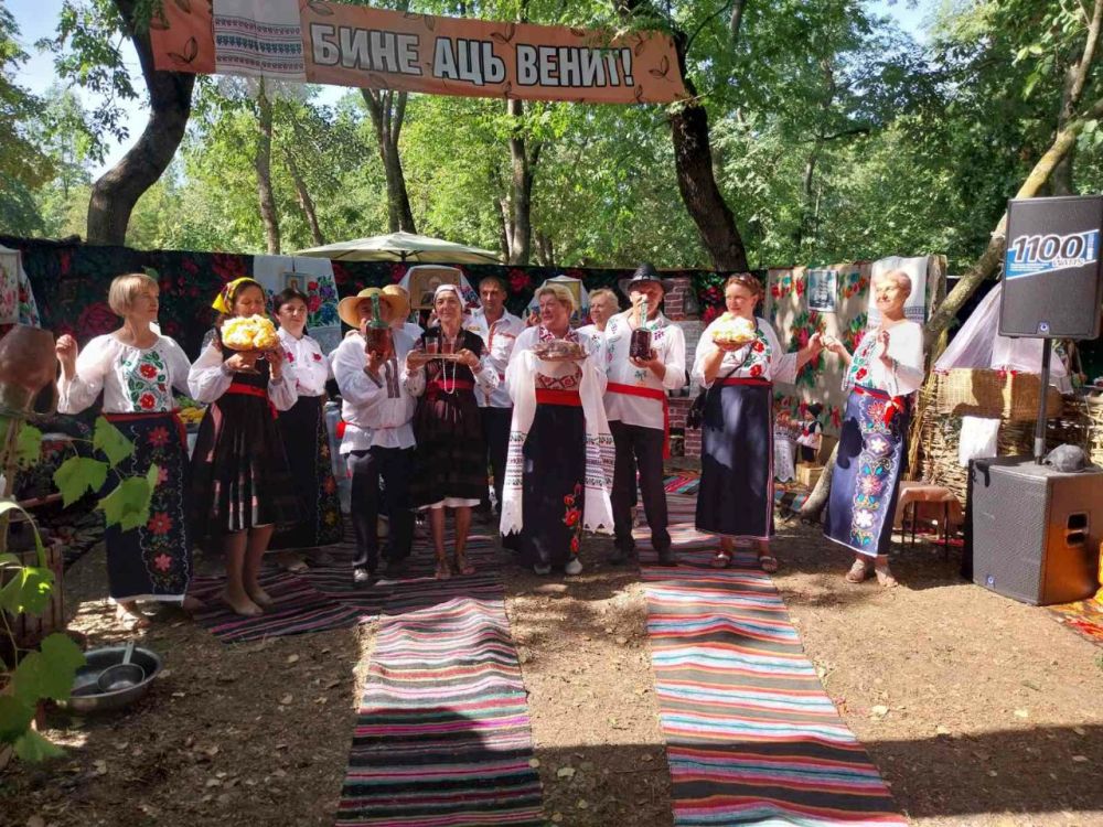 В торжествах по случаю 415-летия Каменки принимает участие Председатель Верховного Совета Александр Коршунов и депутат по избирательному округу №12 «Каменский» Валерий Бабчинецкий