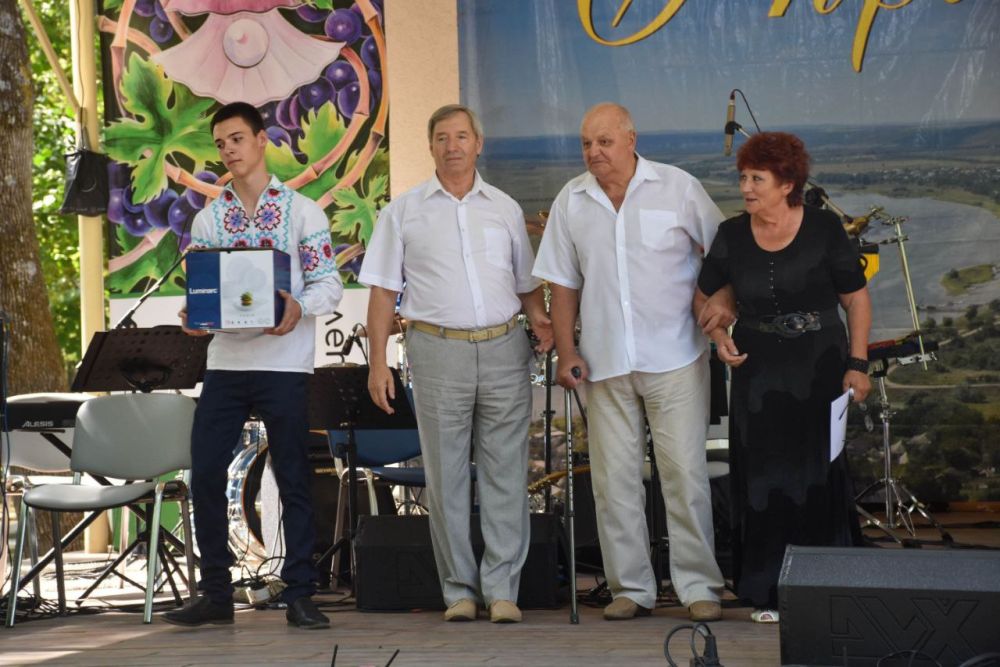 ������� ������� � ������ �������� �������� � ���� ��������. 10 ���� ��� �������� ���� �������� 50-����� ���������� ����������� �����