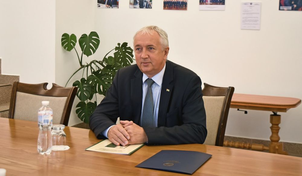 Виталий Игнатьев провел встречу с Полномочным Представителем Республики Абхазия