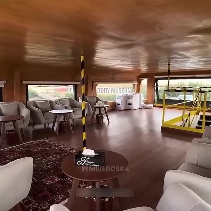 ���� ���-���� �������� ���� ����� ������� Hummer � ����, ������� �������: 14 ������ � �����, 6 � ������ � 7 � ������