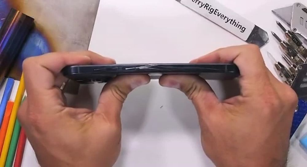 ��������� iPhone 15 Pro Max ����� �������� ������