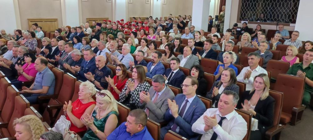 И.о. министра цифрового развития, связи и массовых коммуникаций ПМР Александр Димитрогло и его заместитель Максим Кравец 30 сентября приняли участие в торжественном праздновании 30-й годовщины Дня Победы в Отечественной войне народа Абхазии