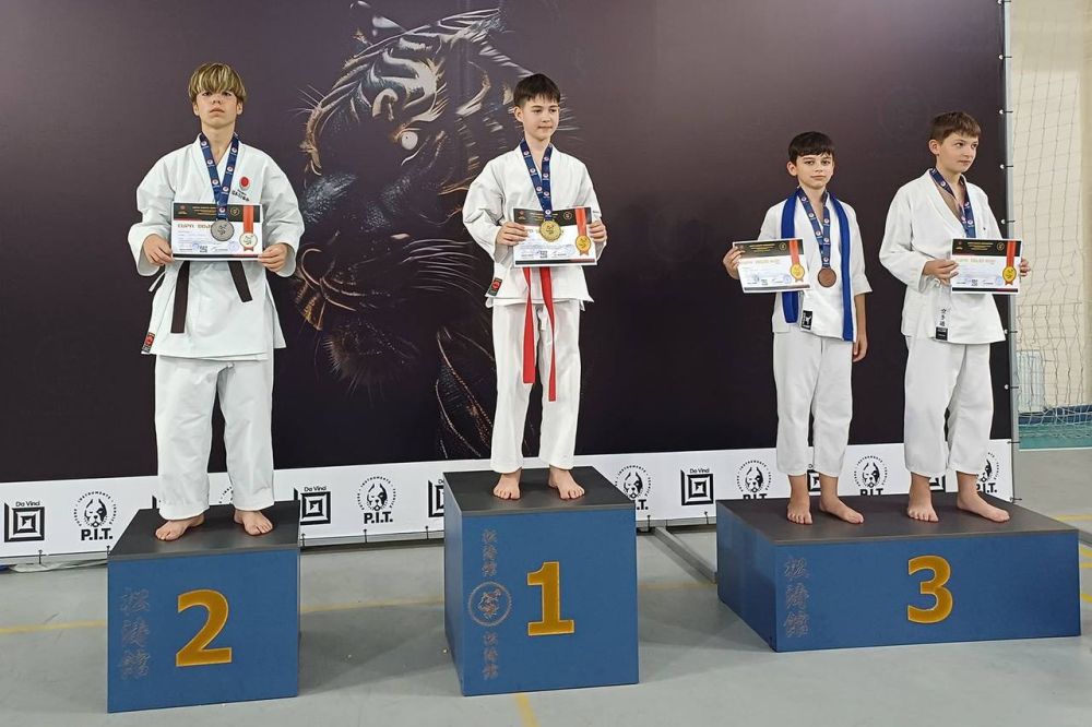 ������������ ��������� ����� ��������� ��������� 4 ������ �� ����� �DOJO KUN� � ��������