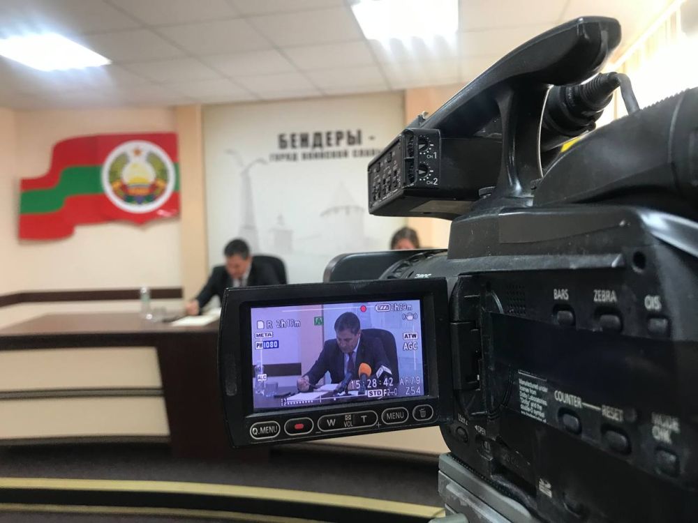 Велопешеходные дорожки, работа общественного транспорта, в том числе в эти праздничные для Бендер дни. Интересовались журналисты и планами развития