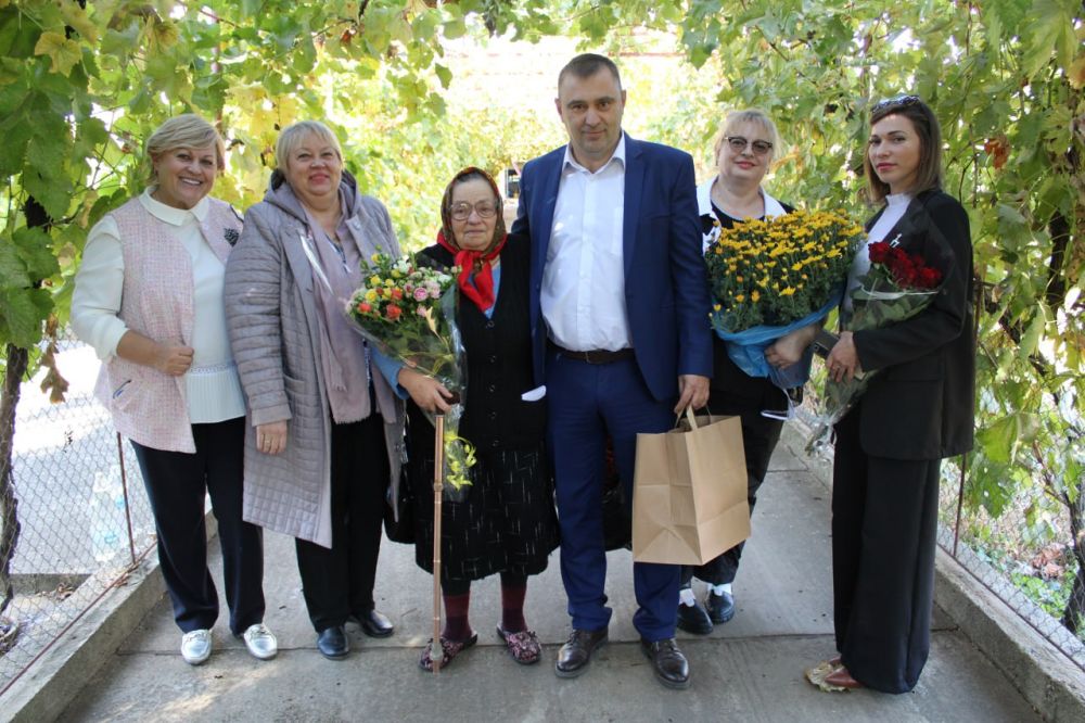 Юбилей ветерана ветслужбы. Сегодня поздравления с 75-летним юбилеем со дня рождения принимала Евгения Николаевна Богуцкая, которая более четверти века отдала работе в ветеринарной службе республики