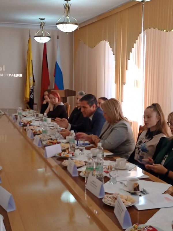 От идеи до внедрения. К разговору с представителями творческих коллективов подключился глава Госадминистрации Роман Иванченко