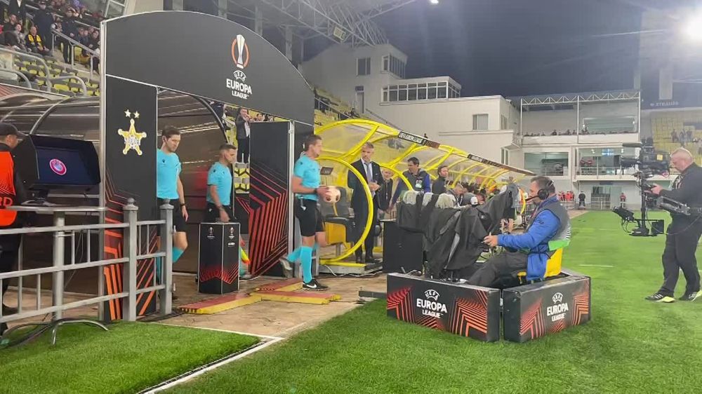 �������!