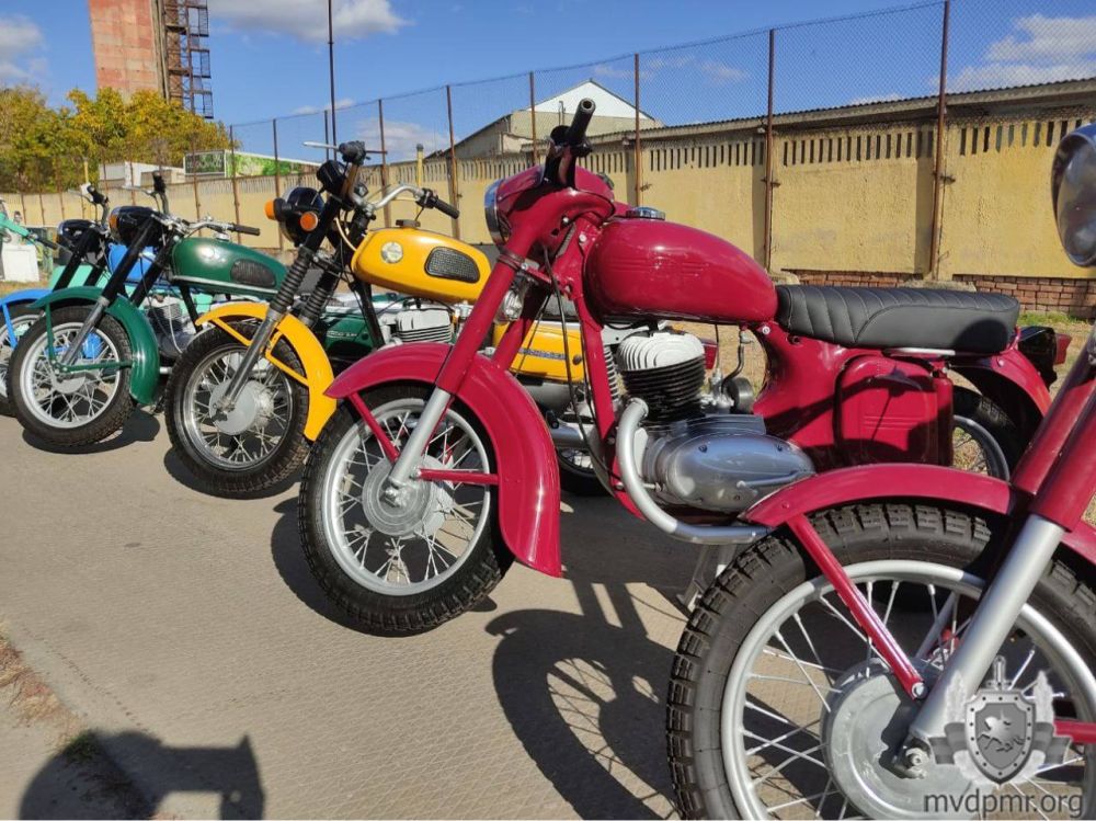 � ��� �������, 4 ������, � �������������� ����� � ���������� ��� ������� ������� �������� ����������� � ���������������