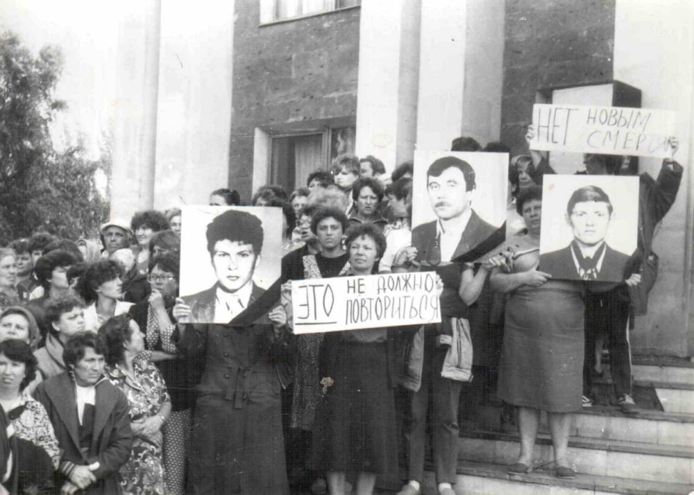 2 ������ 1990 ���� �������� ������� ���������� ����� ��� �������� ���������