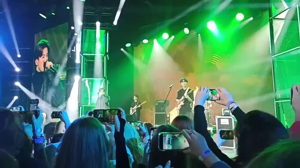 ������ ��������� ������ ��� ������� ���. � ���� ������������ ����� ����� ����������� ������������� k-pop ������ W24 �� ��������� � ������