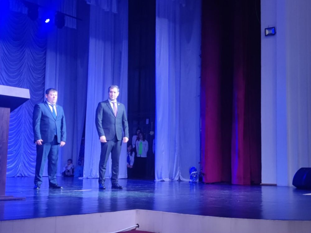 Десятки награждённых. Сегодня чествуют педагогов гимназии