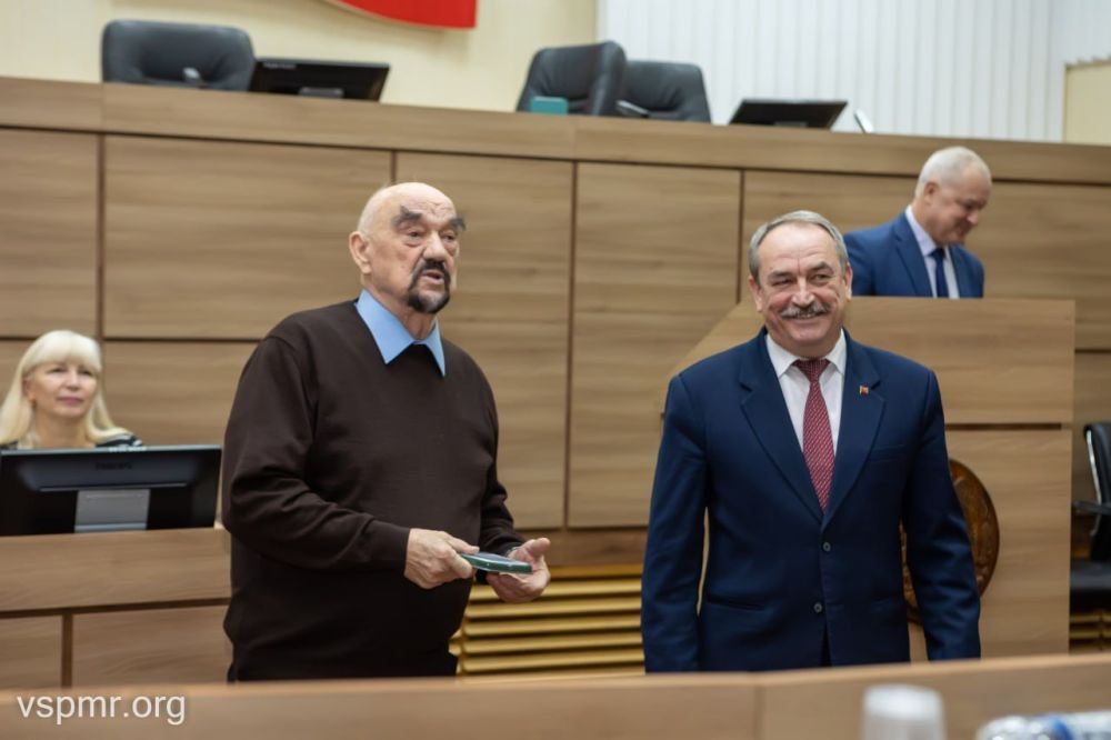 За вклад в дело парламентаризма