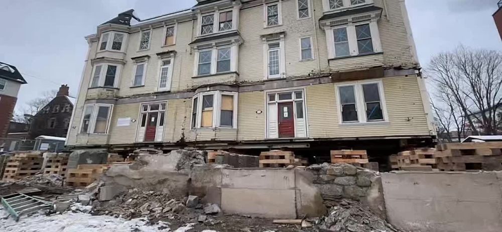 ��������� ������ ����� ����������� � ������ � ������� 700 ������ ����