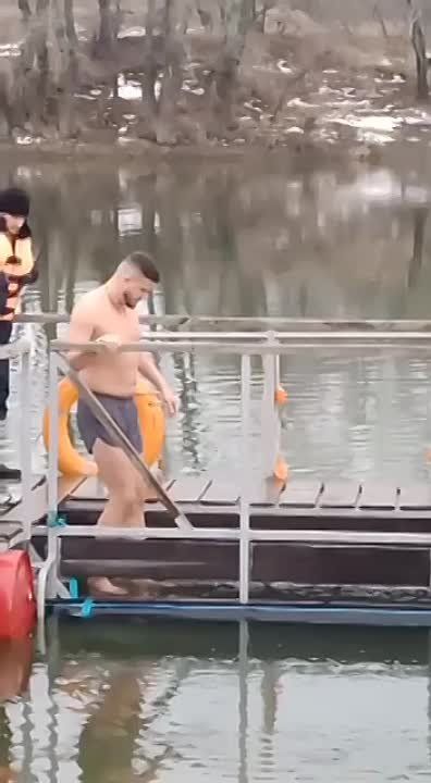 �� ��������� �� 12:00 � ���������� ����� �������� ��������� 950 �������, �������� �����-������ �����