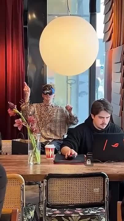 ������ � ������ ����� �� ������� 6 ����� �������� �� ����� ���� ����������� ���������� Apple Vision Pro � ������ ������� ���� ��� ���. ����� ��� ��������