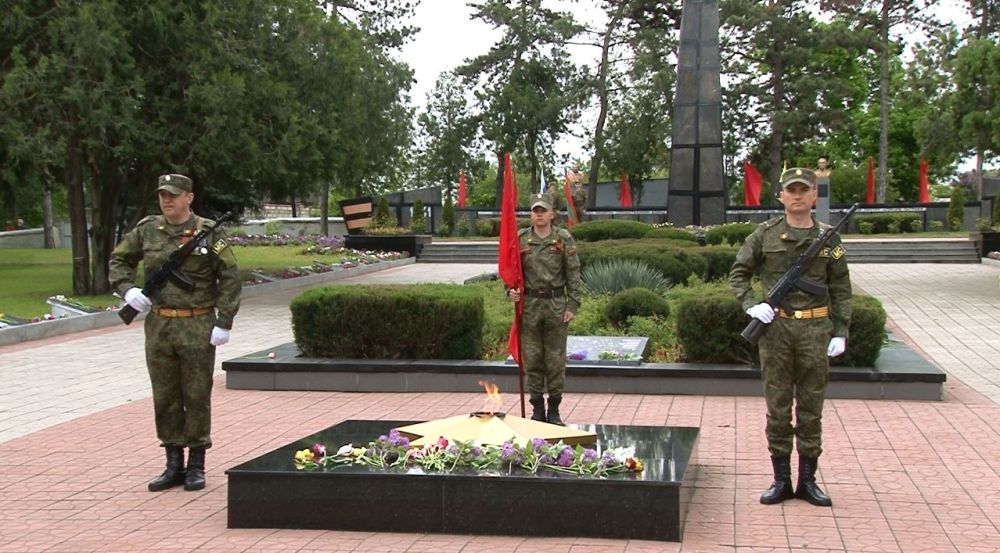 � 80-����� ������� ������ � ������� � ������� ������������ ��������������� ���������� �������� ����� ������� ������������� ����� � ���� ����������� ������ ���������� �����, ������ ��������� ������ �����