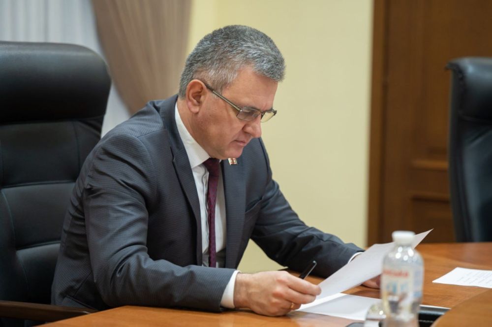 Президент провел рабочее совещание с главами государственных администраций