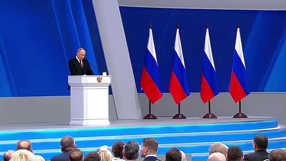 Небольшой, но страшный «скример» во время послания Владимира Путина