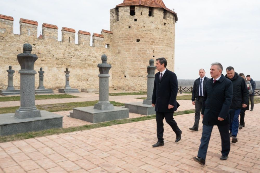 Продолжается благоустройство и парка Александра Невского