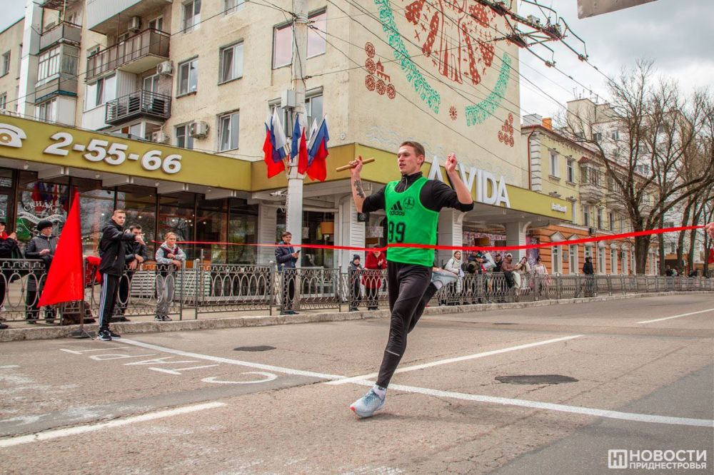 12 ������ � ������� ������� ������������ ����������������� �������� � 80-����� ������������ ��������� �� ���������� ���������