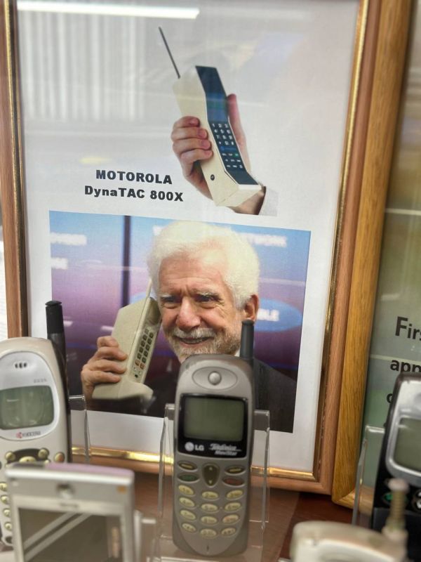 3 ������ 1973 ���� ������� ����� Motorola ������ ����� ���� �� �������� ������������� ����� �� ������������ ���������