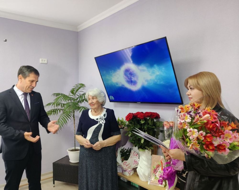 Теплые поздравления – от Главы госадминистрации города Романа Иванченко и заместителя Главы по социальным вопросам Оксаны Котели