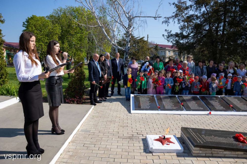 ������ ������ ��� ���� ���� �� �������, ����������� 80-����� ������������ �� �������-��������� �����������, ������ � ���� ��������