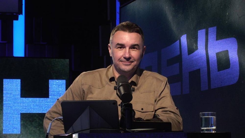  Z  LIVE.  15.00  18.00        -    :    