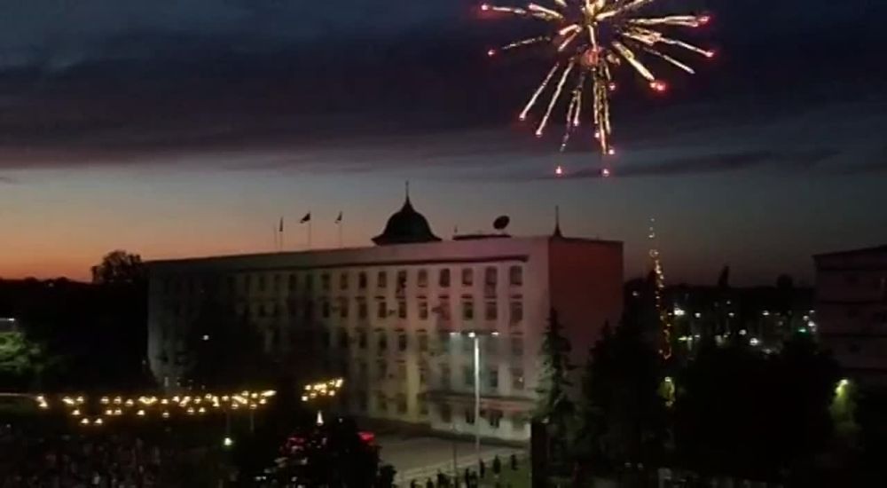 �������