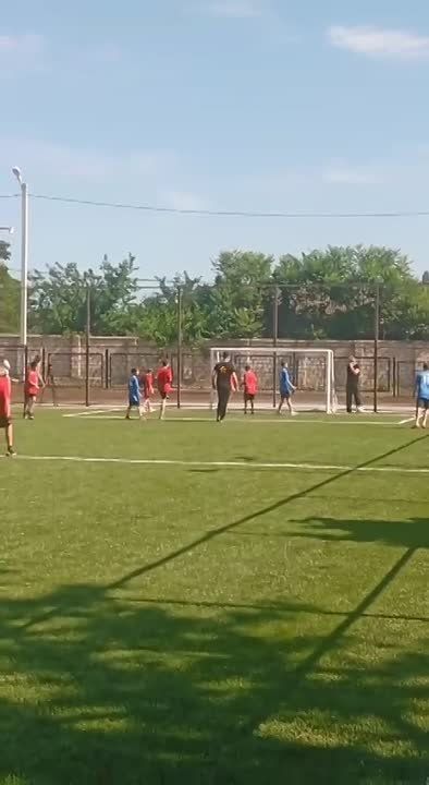 Поле уже опробовали юные футболисты