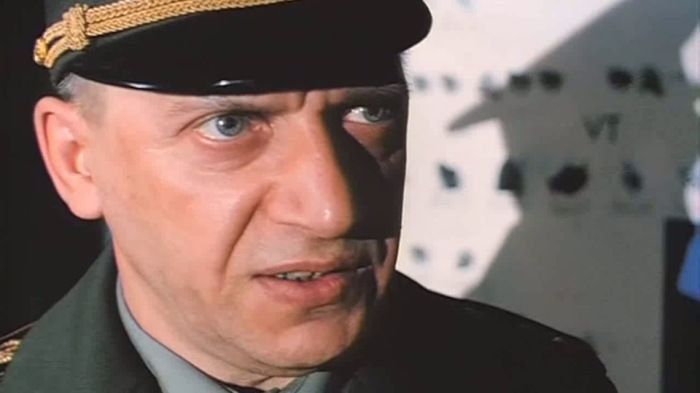 MI-6 �������� � ���� ���������� � ������� ����� ������������, ��� ������ ����� ��������� ������� ������ � �������, ������ ��������� ���� �� �������� �������