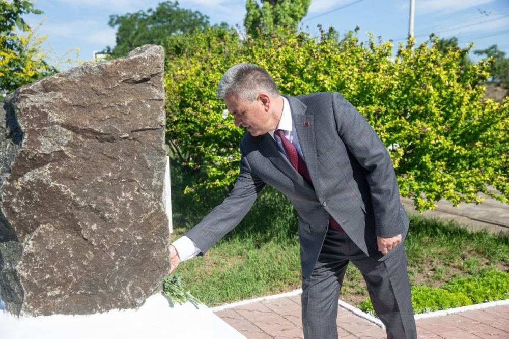 Защитникам города. 23.06.1992 – это еще одна печальная для приднестровцев дата. Она высечена на камне, установленном на месте гибели колонны гвардейцев