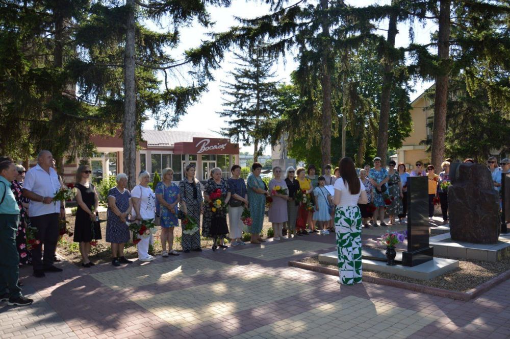 В Григориополе на мемориале «Скорбчщая мать» возложиди цветы погибшим в Бендерской трагедии
