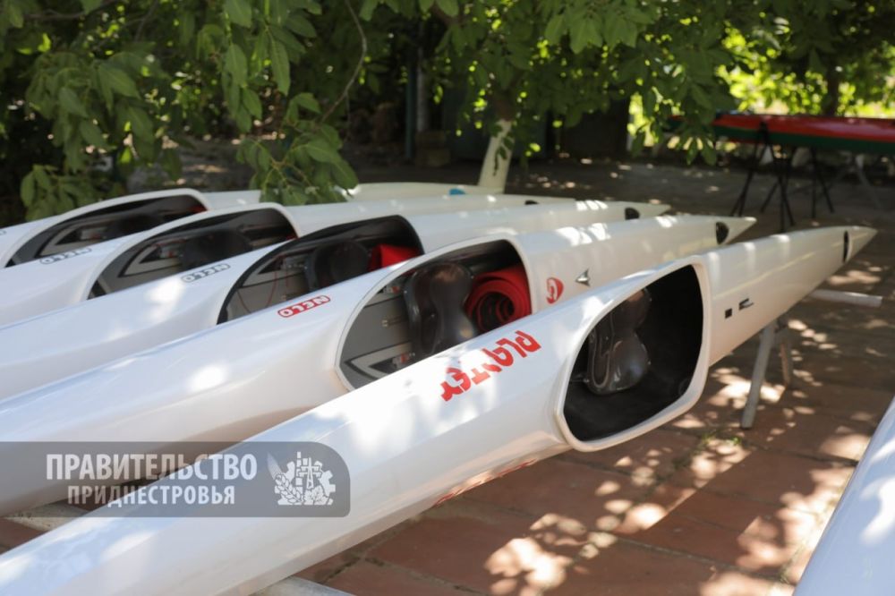 Спортивные школы республики получили новые байдарки