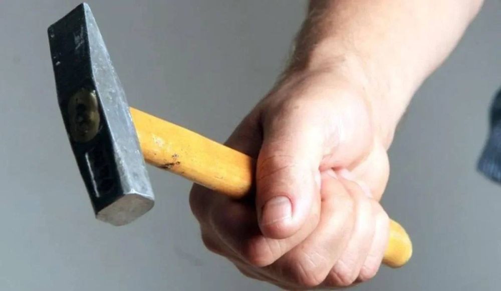 Угрожал молотком. Инцидент произошёл вечером 3 июля на одной из улиц в селе Ташлык Григориопольского района. Взрослых...