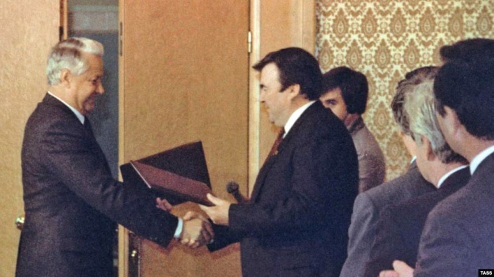 7 июля 1992 года между тогдашними президентами России Борисом Ельциным и Молдовы Мирчей Снегуром была достигнута предварительная ддоговорённость о перемирии в молдо-приднестровской войне