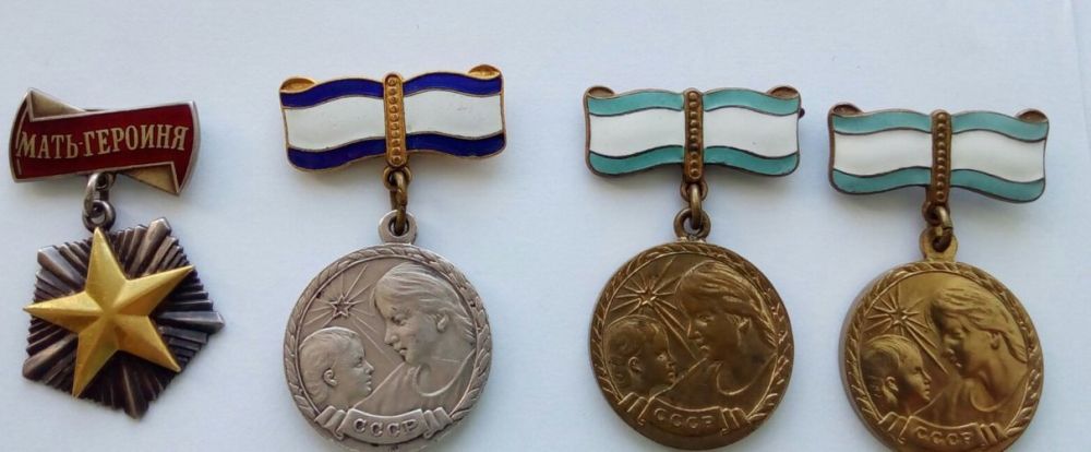 80 ��� �����, 8 ���� 1944 ����, ���� ��������� �������� ������ � ����� �����-��������, � ����� ����� ������������ ����� � ������� �����������