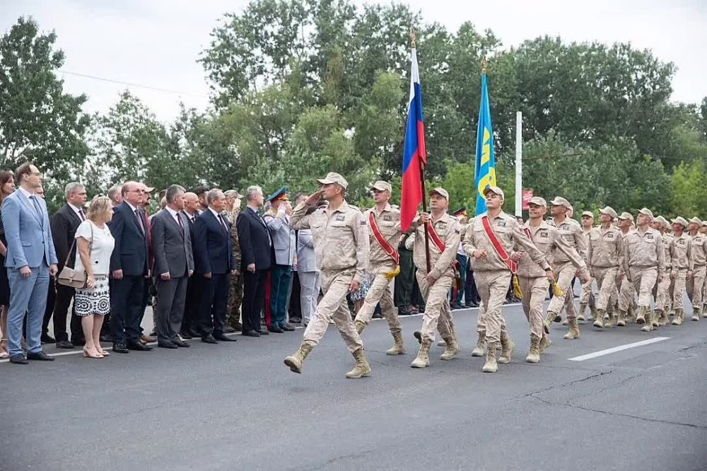 Руководство страны, городов и районов республики, органов государственной власти и управления, зарубежные гости
