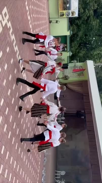 Заводная сырба врывается на праздничный концерт в Григориополе