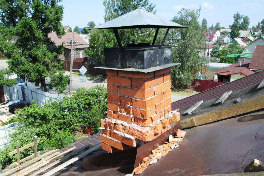Пенсионер погиб от обвалившегося дымохода
