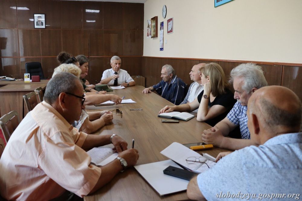 ������� ������� ����� ���������, ����������� ���������� �� ��� ������ � ������ �� �������� � ������� ���������� �������������