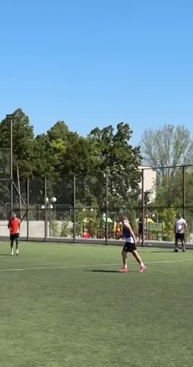 В Бендерах на Солнечном гоняют в футбол