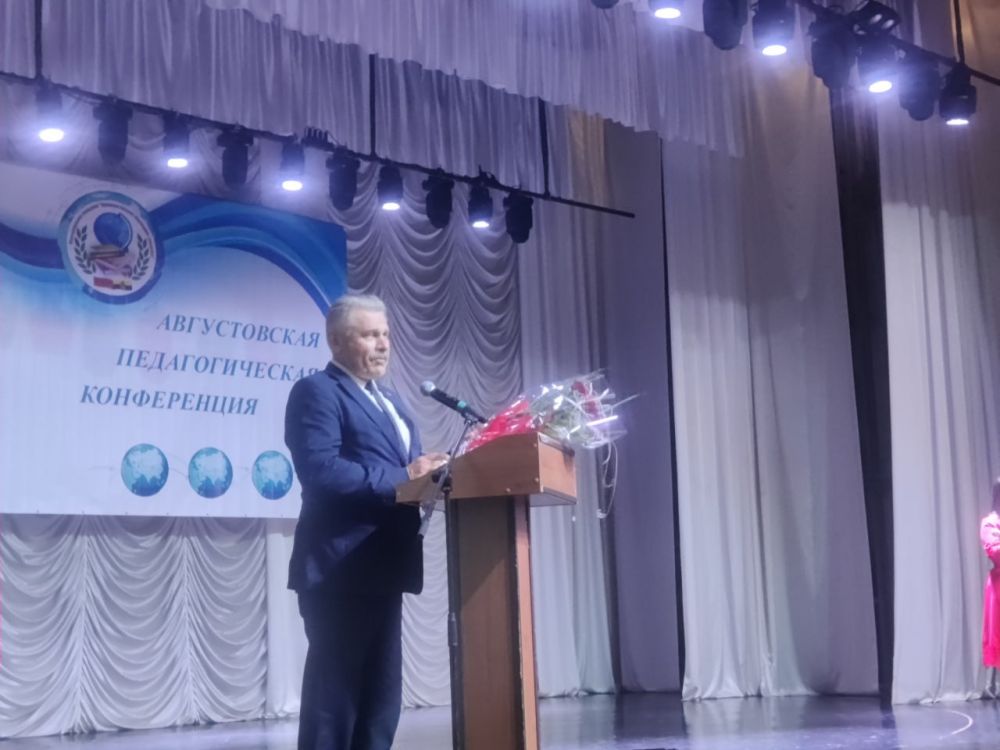 Председатель Бендерского городского Совета народных депутатов Юрий Кара поблагодарил учителей и родителей за то воспитание, которое получают дети