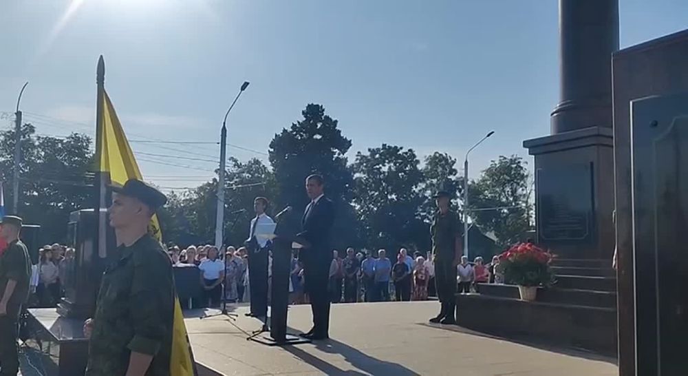 В Бендерах у стелы воинской славы прошел торжественный митинг