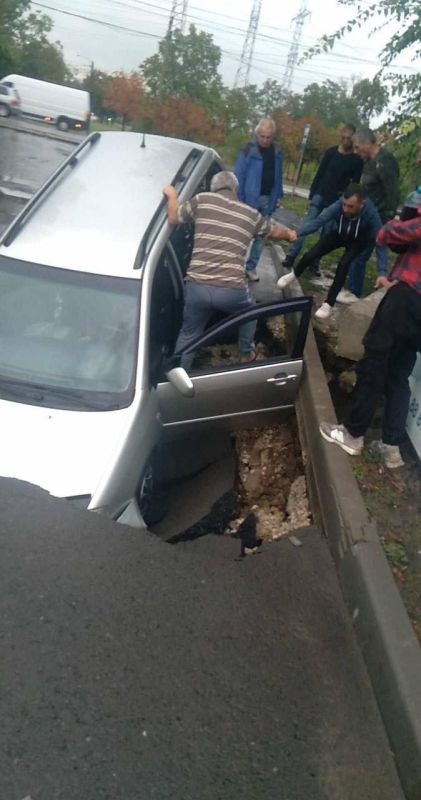 �������